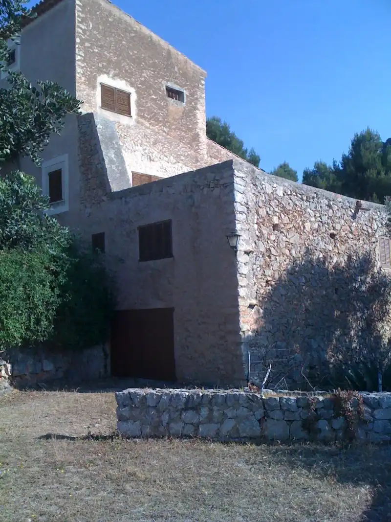 Extension de maison en pierre réalisée par un artisan maçon à Ménerbes